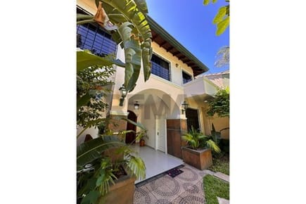  LUJOSA CASA AMOBLADA EN VENTA BARRIO CARMELITAS