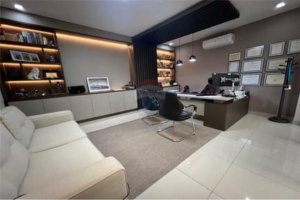 Oficinas corporativas premium en venta en La Encarnación con múltiples salas