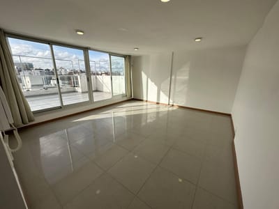 Venta Apartamento 3 dormitorios, 2 baños y 2 garajes, Cordón