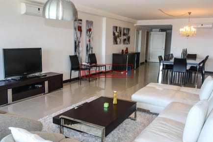 Apartamento en Brava, 3 dormitorios y servicio *