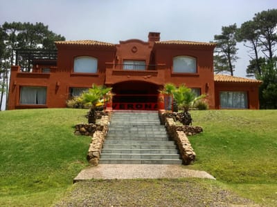 Alquiler de casa con 5 dormitorios en Manantiales