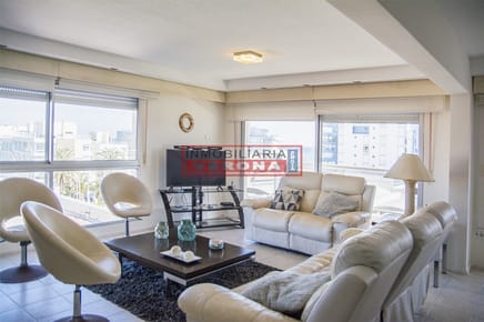 PORTO MARE - PUERTO  Penthouse duplex de 3 dormitorios en venta. Departamento con parrillero