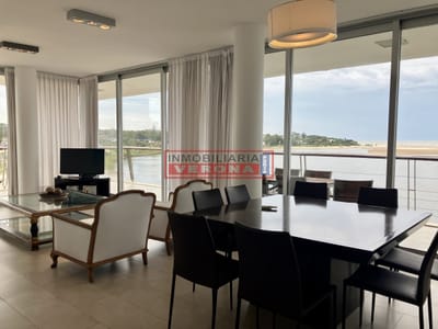 Apartamento en La Barra 3 dormitorios con balcón