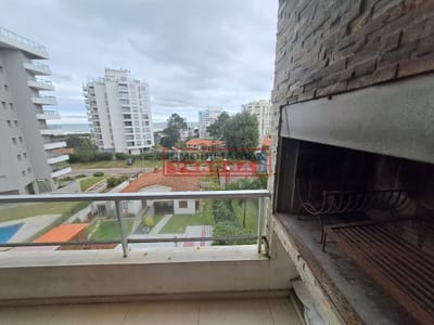 Apartamento en venta de 2 dormitorios en suite en Torre Moon,  Punta del Este