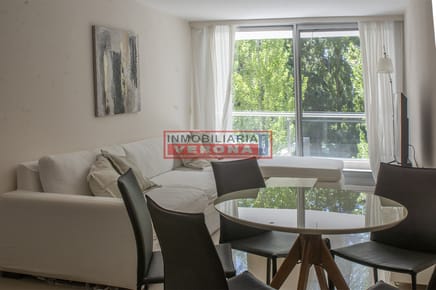 Apartamento en Venta de 2 dormitorios en Punta del Este Sobre Roosevelt