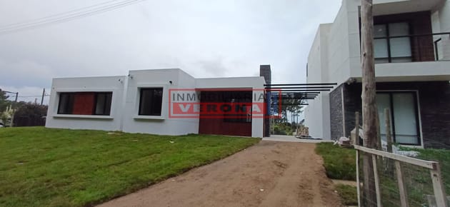 Casa de 3 dormitorios en Parque Burnett a la venta a estrenar!