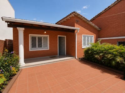 VENDO CASA EN BARRIO MBURICAO ASUNCION