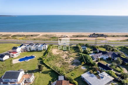 Lote Frente al Mar en La Mansa, Punta del Este - Ref : PBI14098