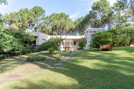 Casa alquiler anual  de 3 dormitorios en Club del Lago Punta Ballena