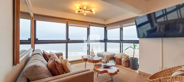 Venta Apartamento reciclado de 2 dormitorios en suite con dependencia de servicio - Torre Cristal - Ref : PBI16045