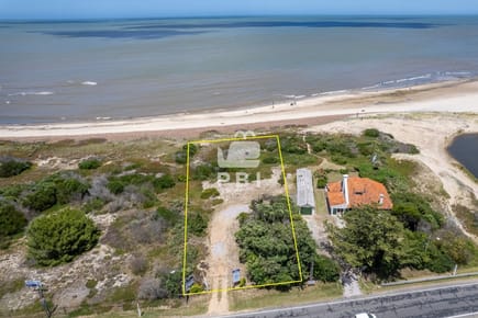 Terreno frente al mar en Bella Vista, Piriapolis - Ref : PBI3195