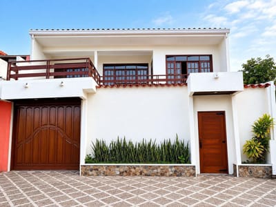 CASA EN VENTA SOBRE EL 4TO ANILLO - AV. PARAGUA