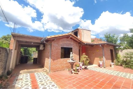 CASA EN VENTA EN LUQUE BARRIO LAURELTY