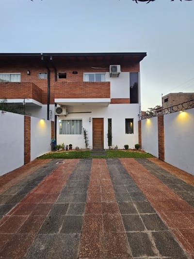 VENDO DUPLEX EN LAMBARE ZONA YACHT Y GOLF CLUB