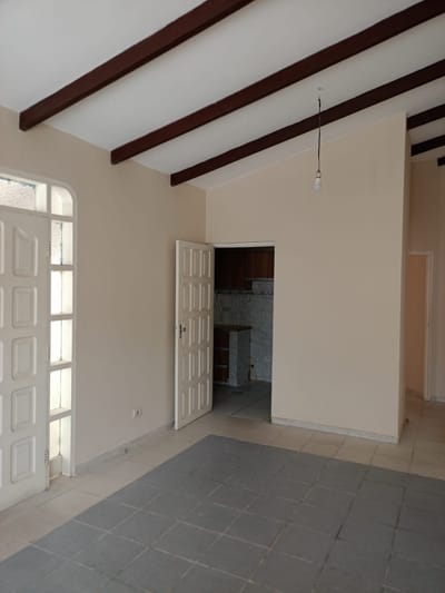 CASA EN ALQUILER CON UN DEPARTAMENTO EN LA PARTE POSTERIOR
