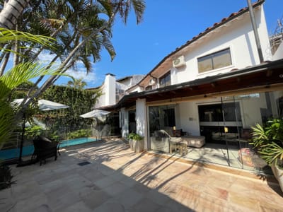 ALQUILO CASA EN BARRIO MCAL. LOPEZ
