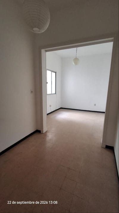 Alquiler Apartamento Ciudad Vieja Perez Castellano y Peatonal Sarandí 1 Dormitorio, amplio, luminoso, ventilado y  Patio