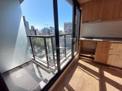 Monoambiente en piso alto Constituyente y Minas