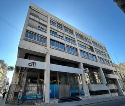 Edificio de oficinas en venta. Oportunidad! Muy buen estado!