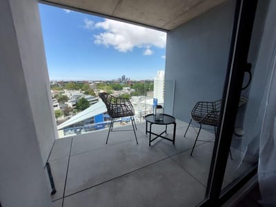 Venta apartamento en piso alto con terraza. Sol y vista.