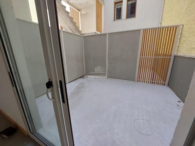 Venta 2 dormitorios amplio duplex con 2 patios