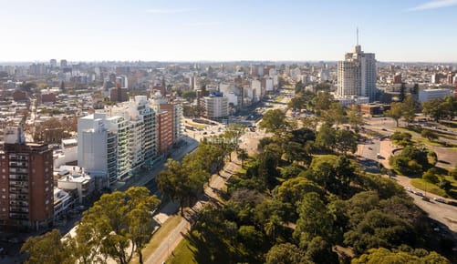 VIA Italia Lanzamiento  Invierta en ubicación y calidad .