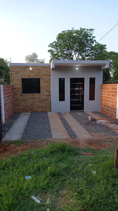 VENDO CHALET  LUQUE MORA CUE