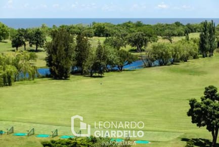 Colonia- Venta de terrenos de 1500 m2 en Real de San Carlos Village Golf