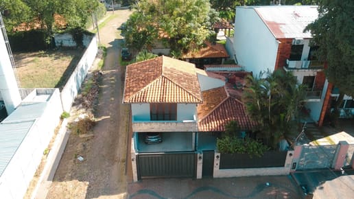 EN VENTA Hermosa RESIDENCIA en LAMBARE