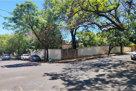 Vendo esquina de 1.175 sobre Mcal Estigarribia