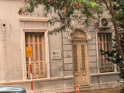 EN VENTA – CASA ANTIGUA EN EL CASCO HISTÓRICO DE ASUNCIÓN