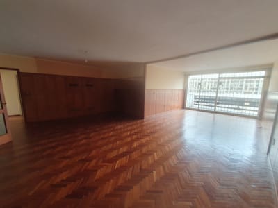 VENTA APARTAMENTO TRES DORMITORIOS Y SERVICIO , CENTRO