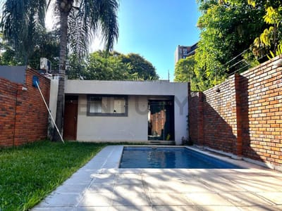 Vendo amplia casa pareada en Ycua Sati