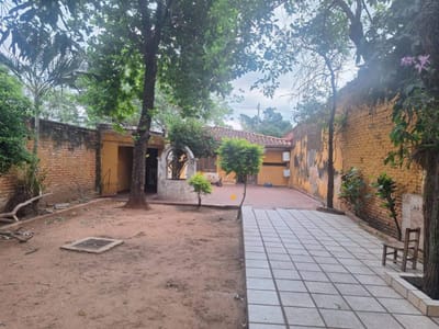 Casa amplia y funcional, ideal para familia, ubicada en una zona tranquila.