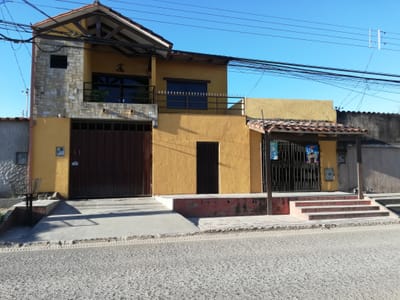 CASA Z/NORTE SOBRE AVENIDA EN VENTA
