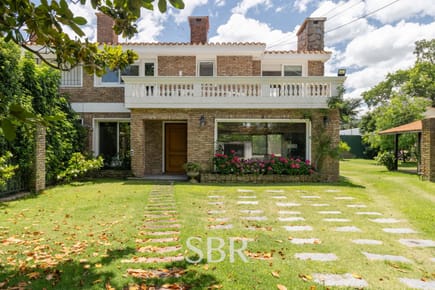 Venta Amplio Terreno Con Dos Casas En Carrasco Sur