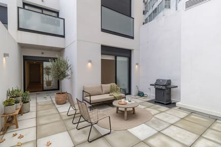 Venta amplio apartamento 1 dormitorio con patio y garage en Punta Carretas