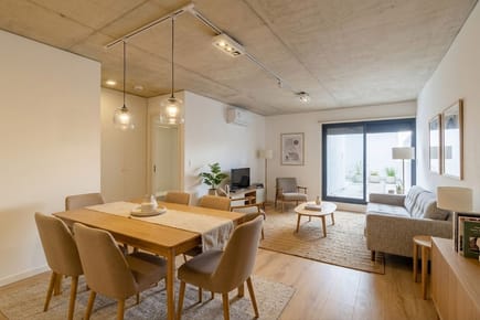 Venta amplio apartamento 1 dormitorio con patio y garage en Pocitos