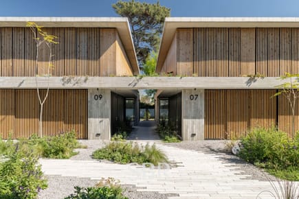 Casa 3 dormitorios con jardin y garage en Carrasco Sur