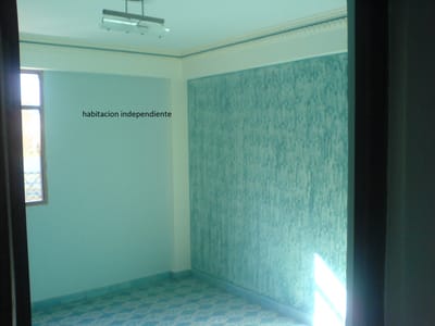 vende oficina independiente con Hall y baño ducha centrico