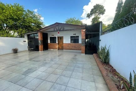 Casa-alquiler-urb. Los Jardines - Marin Ka'aguy, Luque, Centra