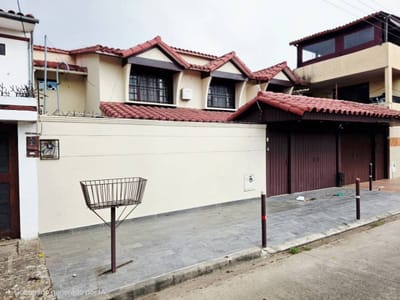 CASA 4 DORMITORIOS, CANAL COTOCA (TC:7)