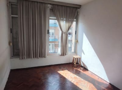 Si alquila apartamento de 2 dormitorios en Centro