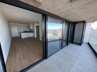 Alquiler de exclusivo apartamento 1 dormitorio garaje Rambla de Malvín frente a Playa Honda