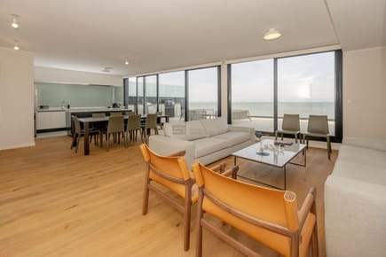 Venta penthouse dos dormitorios tres baños Malvin Frente Rambla Playa Honda