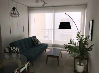 Se vende Apartamento monoambiente amoblado con balcón y garage en Pocitos