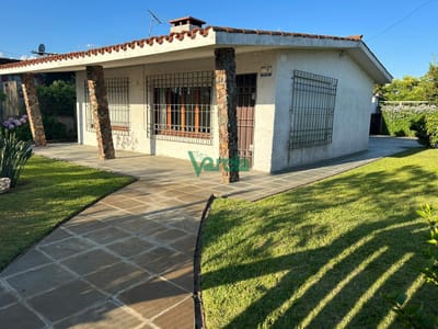 Casa de 6 dormitorios, piscina, en Parque del Plata Sur