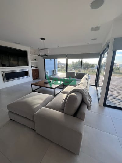 venta muy buena casa en colinas de carrasco 3 dormitorios 3 baños jacuzzi