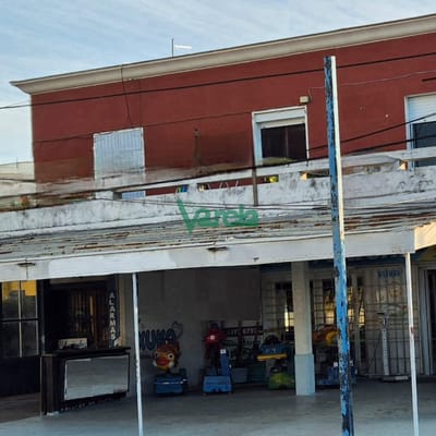 2 Apartamentos y 2 locales comerciales en Atlántida