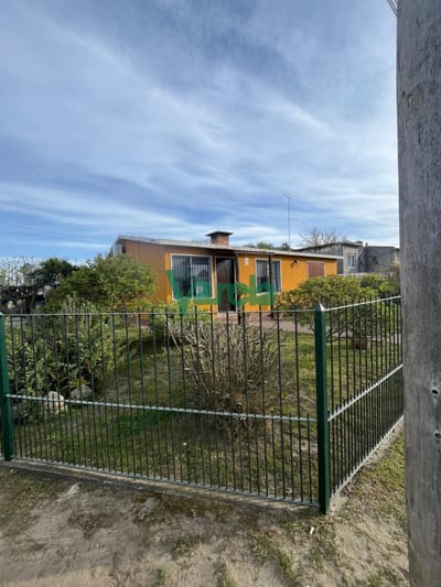Casa en venta en Salinas, 2 dormitorios, garaje, barbacoa y demas